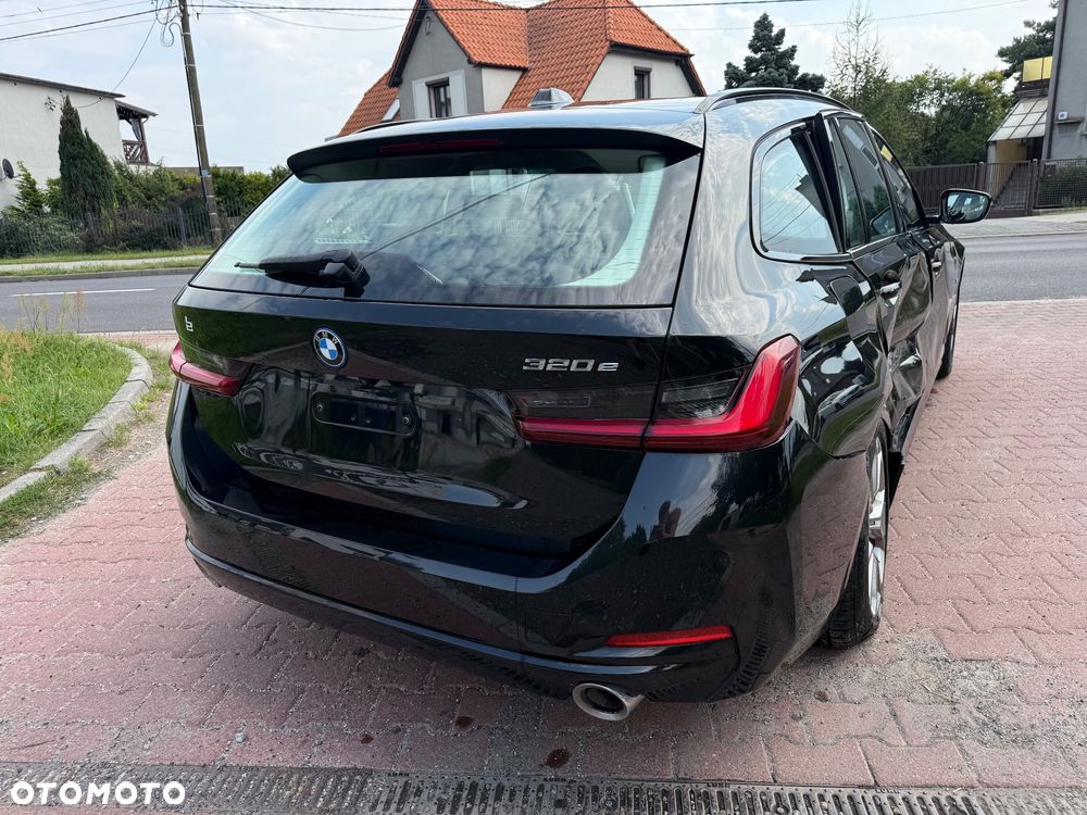 BMW Seria 3 320e PHEV sport - 11