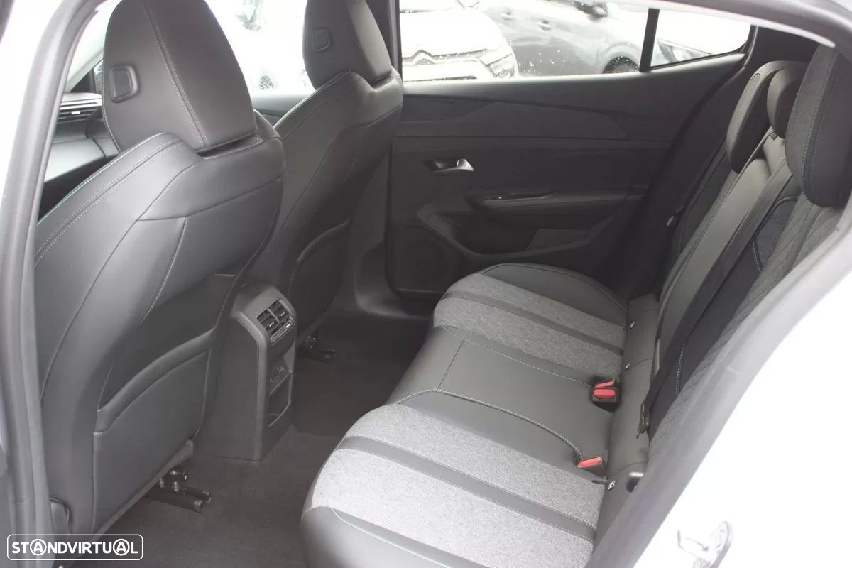 Peugeot 408 1.2 PureTech Allure EAT8 - 7