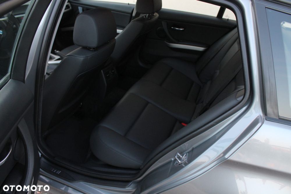 BMW Seria 3 318d DPF Edition Exclusive - 28