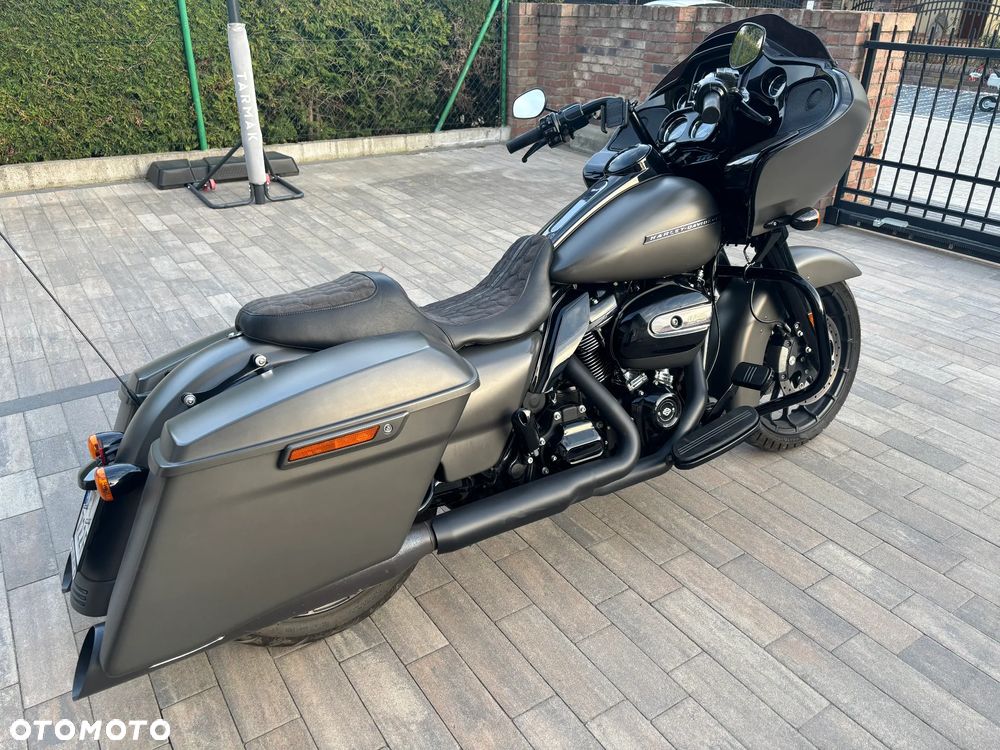 Harley-Davidson Touring Road Glide - 2