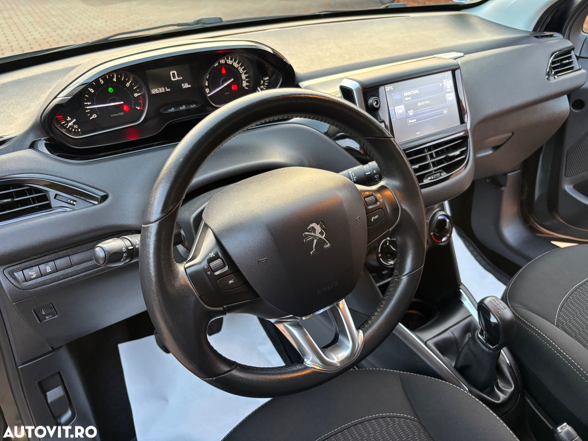 Peugeot 208 1.2 L PureTech Allure - 11