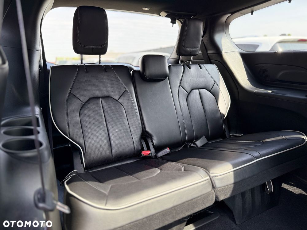 Chrysler Pacifica - 26