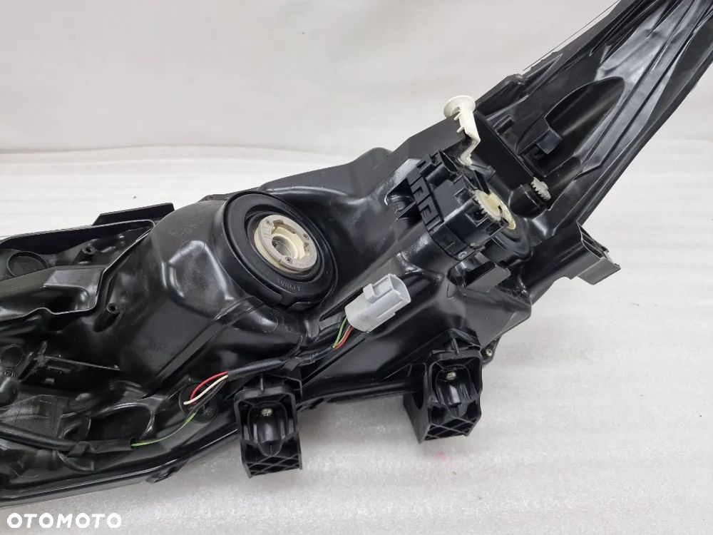 TOYOTA COROLLA E16 E18 13- LAMPA LED PRAWA PRZEDNIA PRZÓD , NR 81110-02E71-00 , NR AUKCJI LL61 - 12