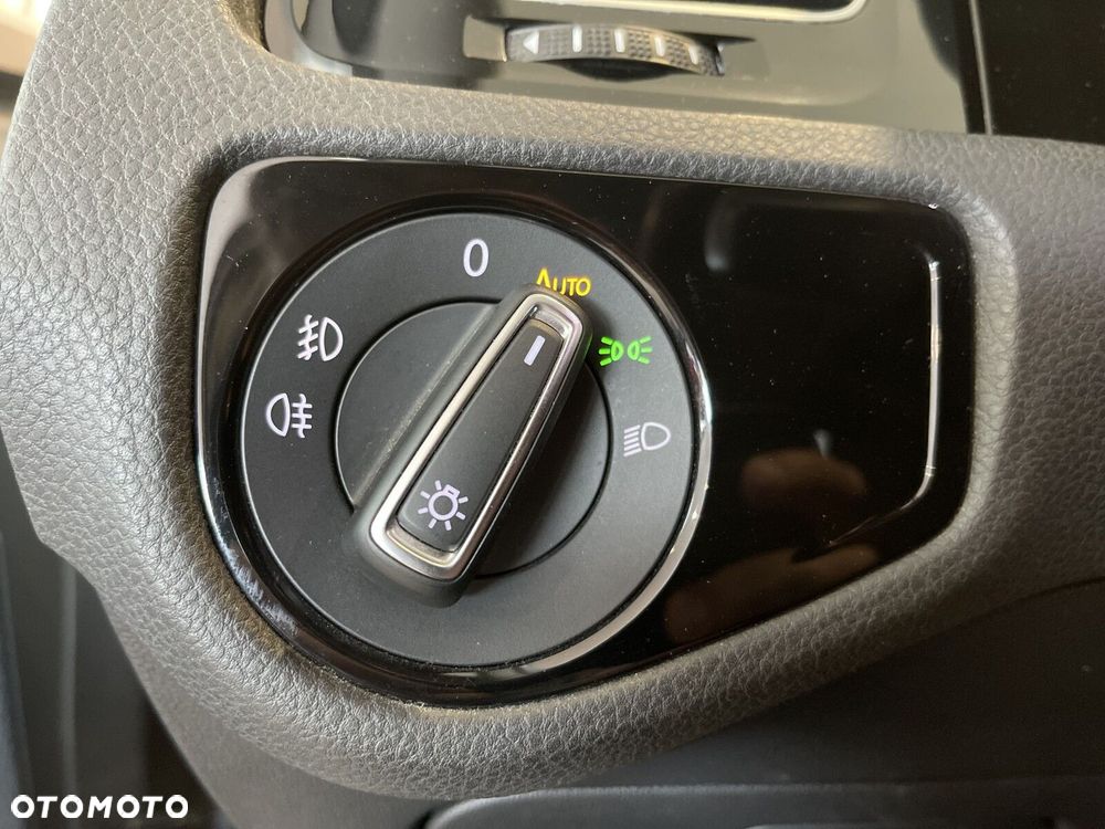 Volkswagen Golf - 25
