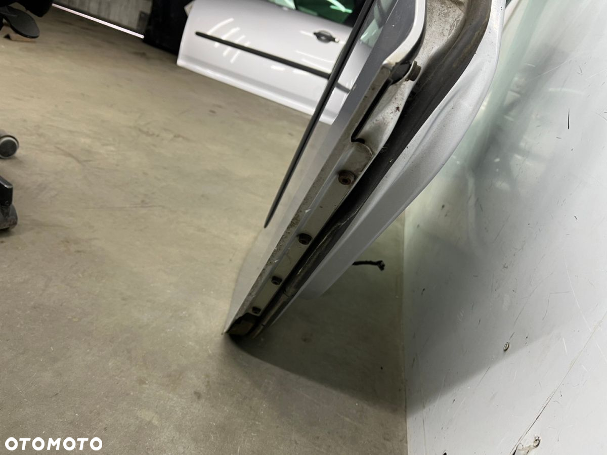 Drzwi VW Golf V 5 03-09r. LA7W 5D HB prawe tylne kompletne szyba zamek podnośnik 1K6833312H - 11