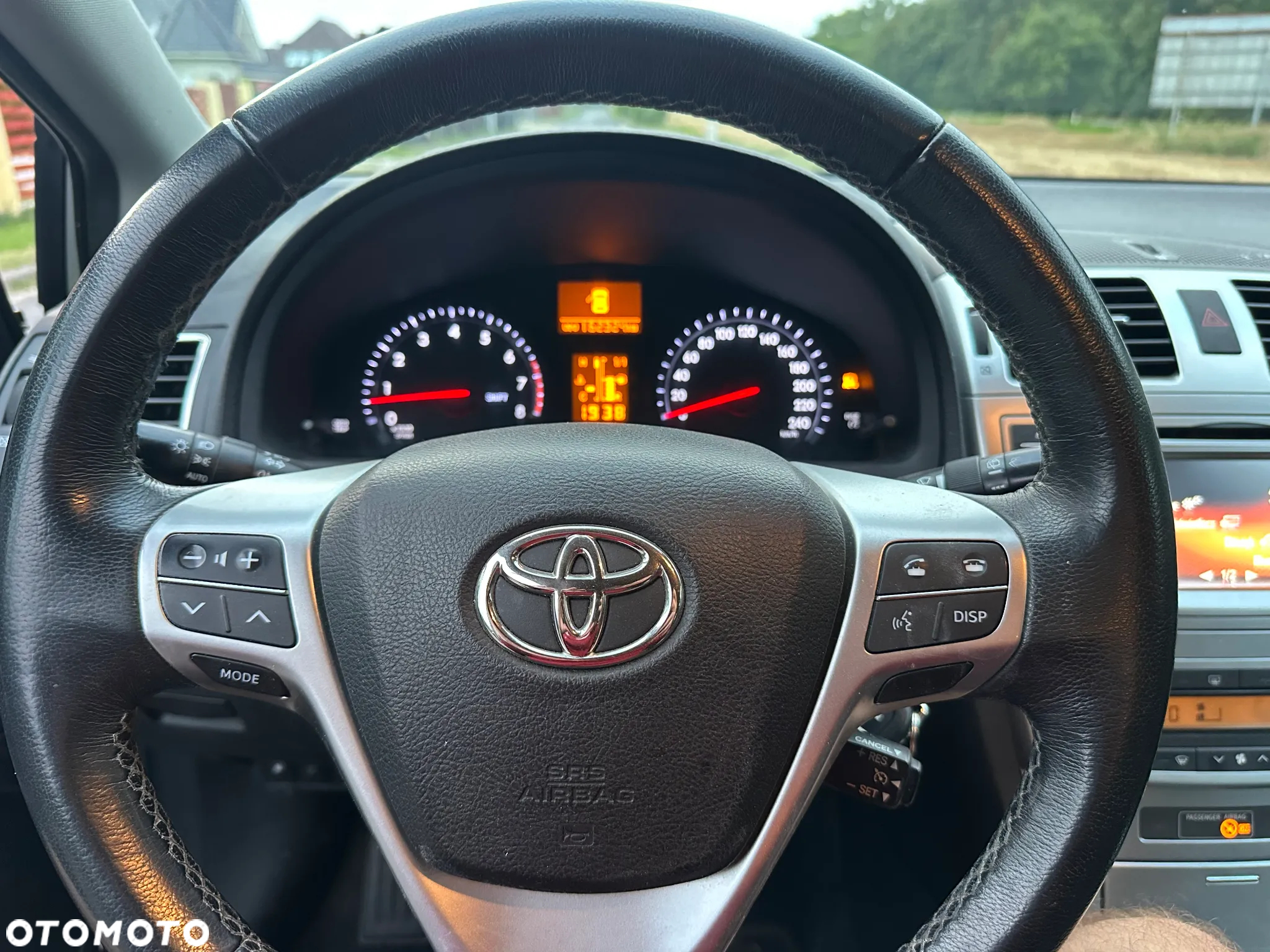 Toyota Avensis Combi 1.8 Executive - 11