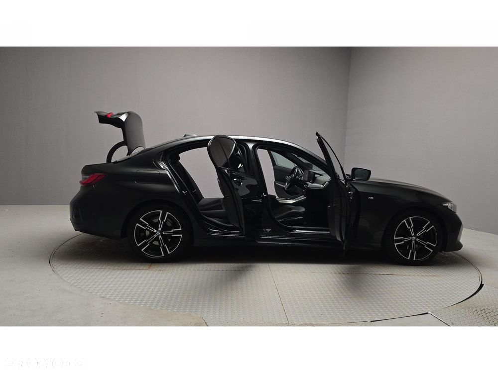 BMW Seria 3 320d xDrive mHEV M Sport - 13