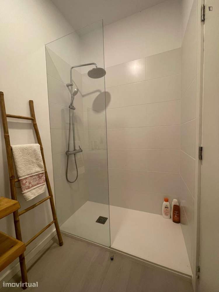 Quarto - localizado em Matosinhos - Grande imagem: 4/7