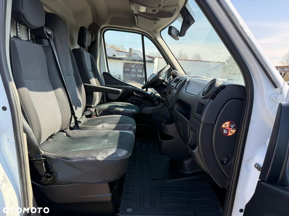 Nissan NV40 - 24