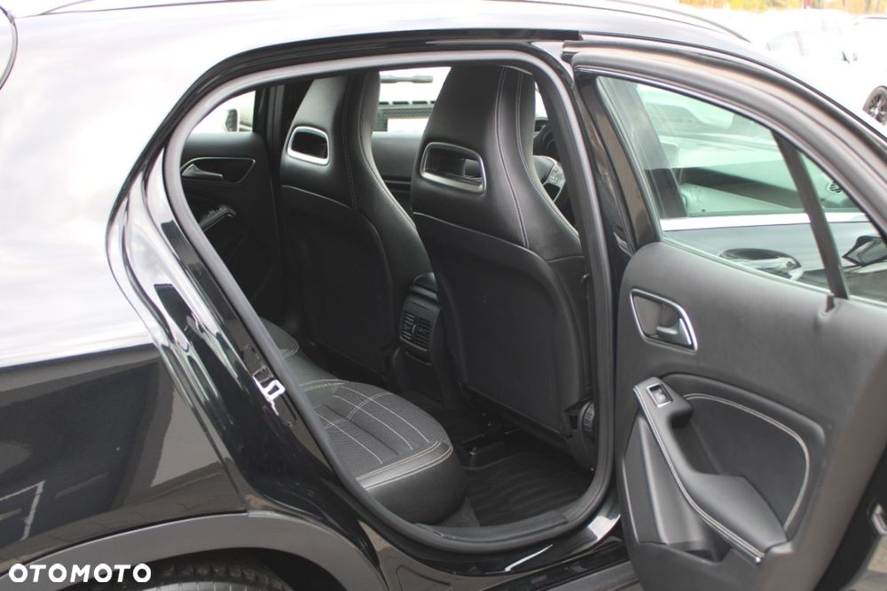 Mercedes-Benz GLA - 28