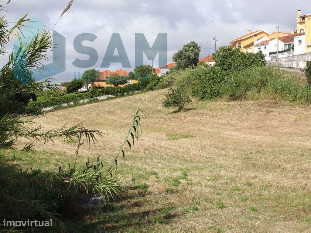 Terreno Urbano com Poço e Infraestruturas Junto | A 5 Min do Mar - Grande imagem: 3/10