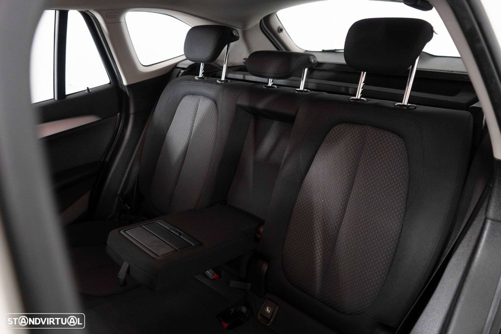 BMW X1 25 e xDrive Corporate Edition - 11