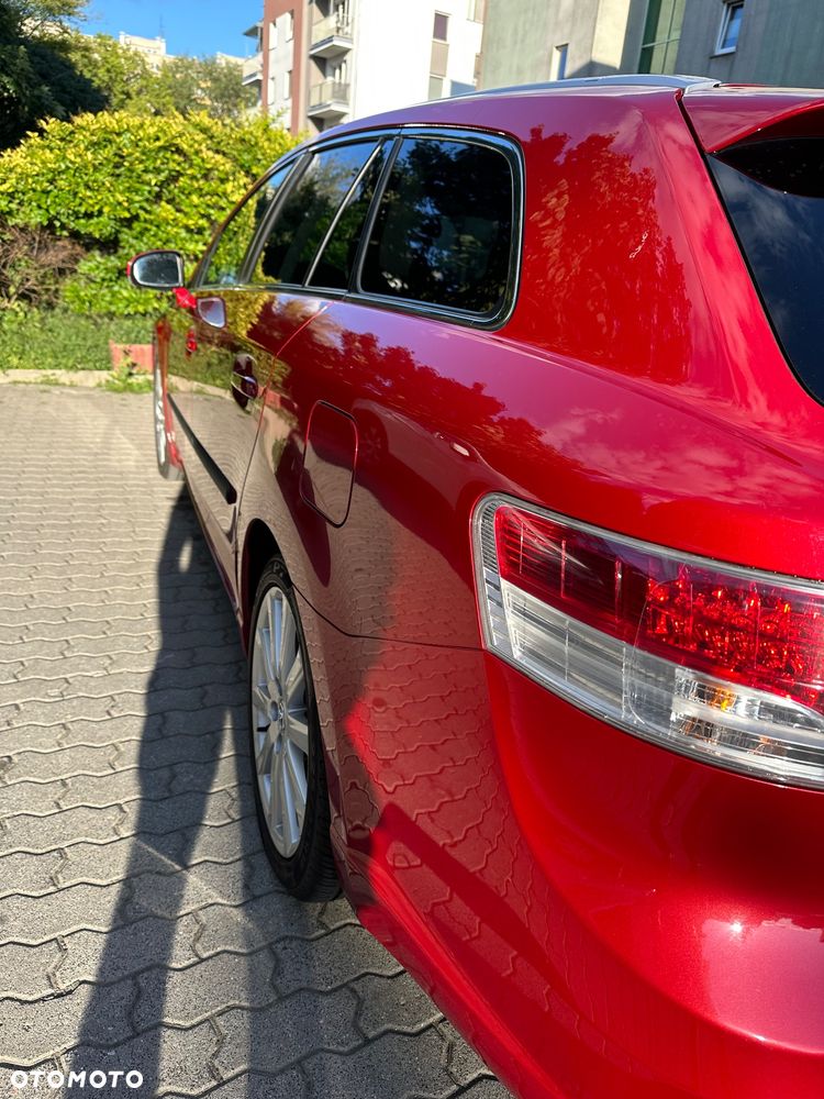 Toyota Avensis 2.0 Premium - 12