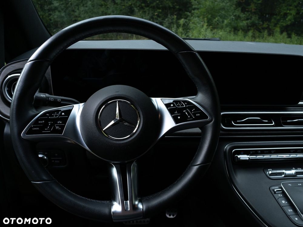 Mercedes-Benz Klasa V - 17