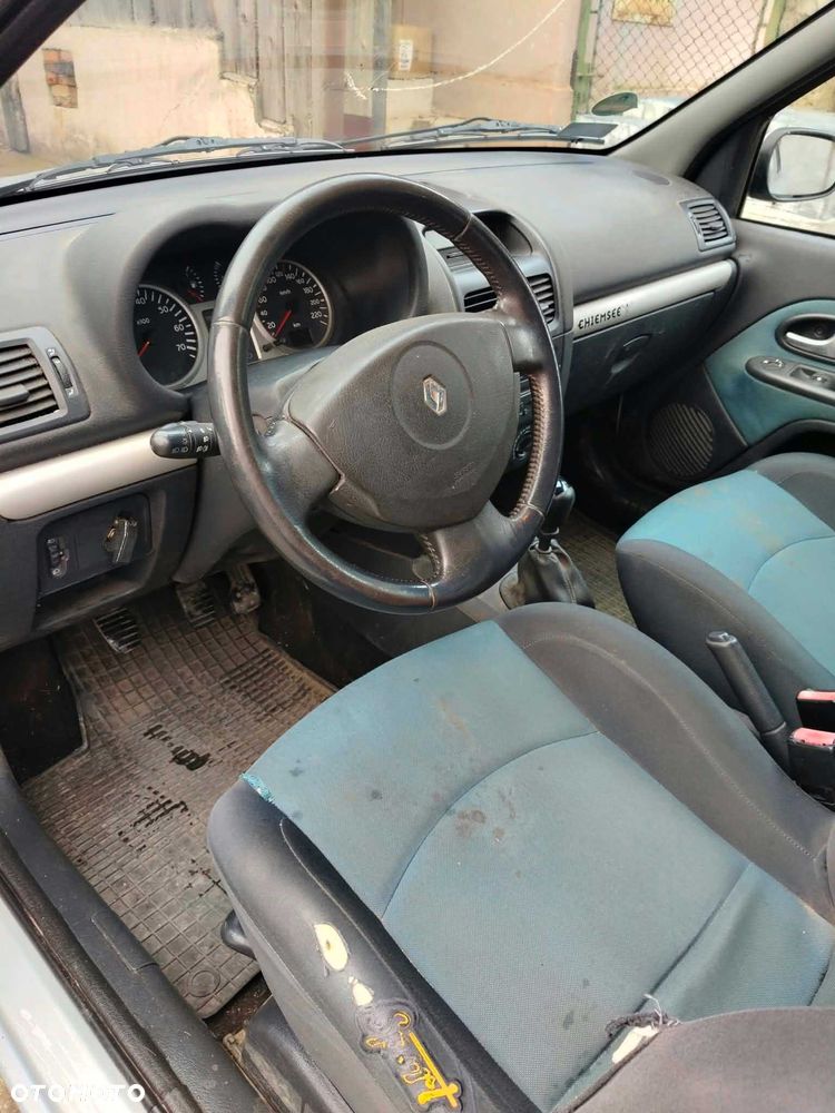 Renault Clio - 7