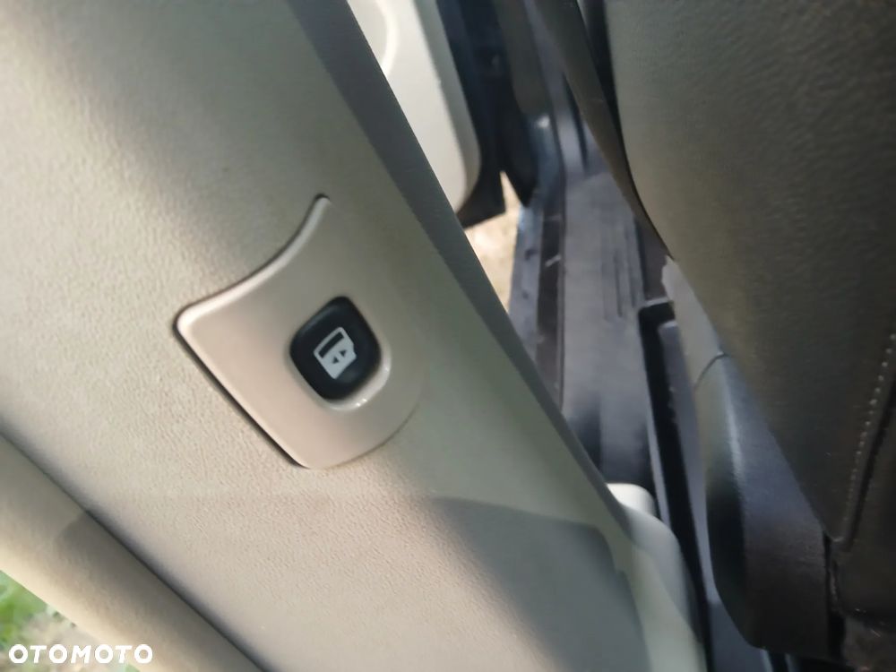 Chrysler Town & Country 3.6 Limited - 26