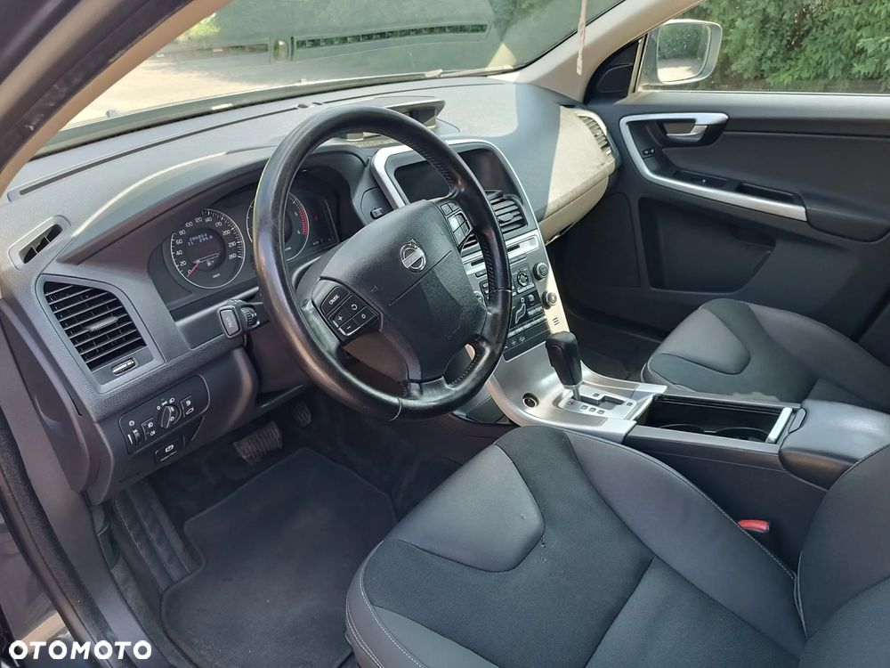 Volvo XC 60 2.4D AWD Momentum - 11