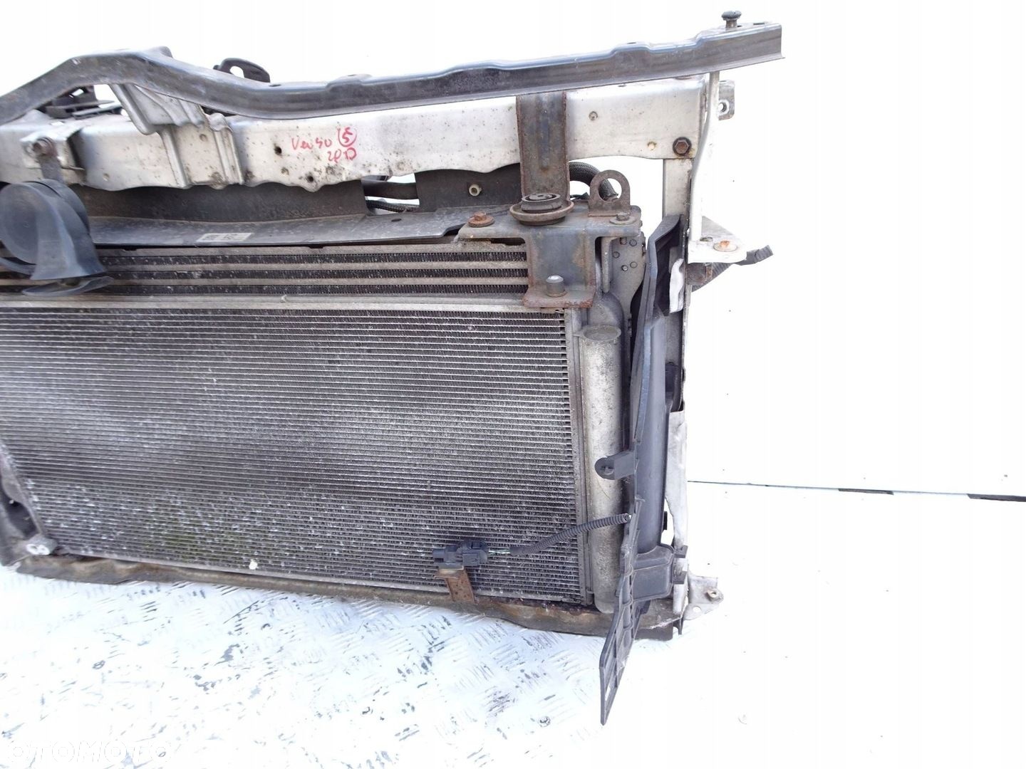 Pas przedni chłodnice KPL. Toyota Verso 09-13 r. 2.0 D4D - 4