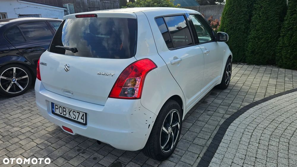 Suzuki Swift 2010 photo 4