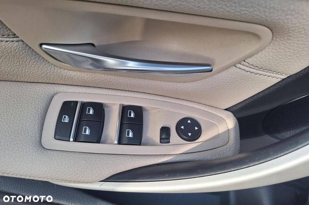 BMW Seria 3 320i Advantage sport - 20