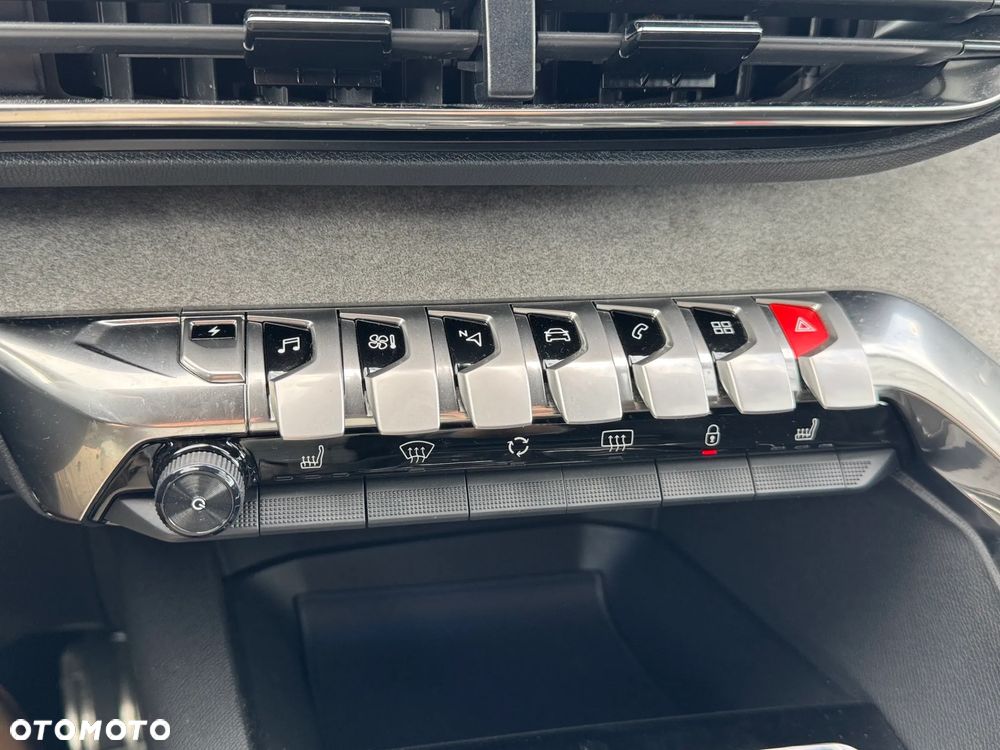 Peugeot 3008 1.6 PureTech HYbrid4 GT Line S&S EAT8 - 14