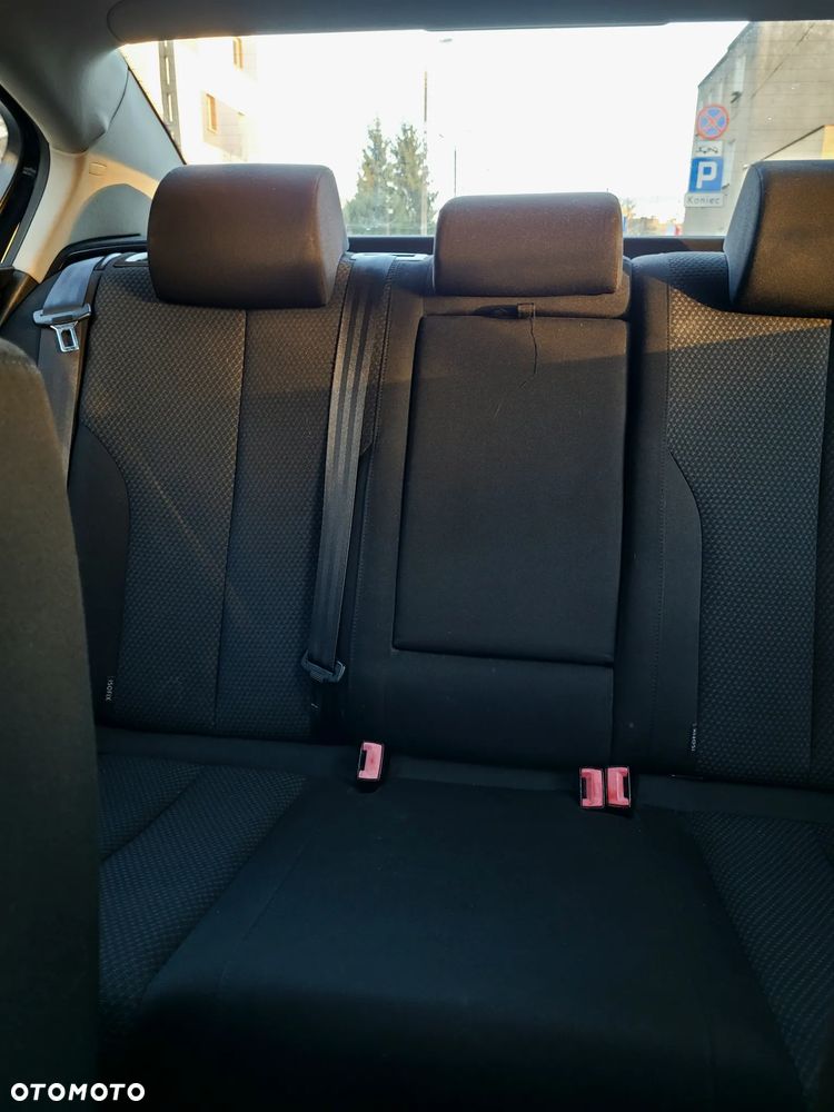Volkswagen Passat 1.9 TDI Comfortline - 10