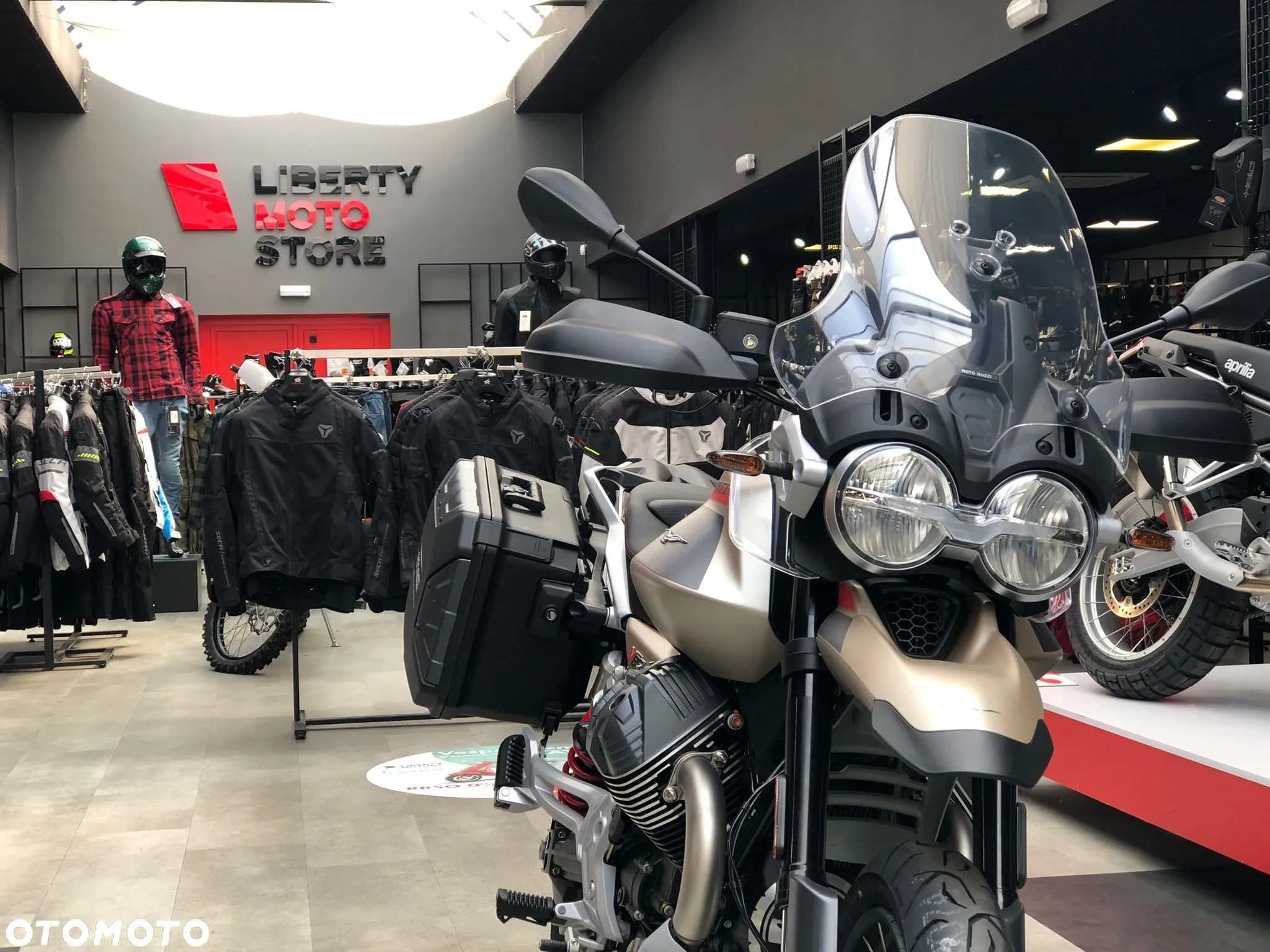 Moto Guzzi V85 - 11