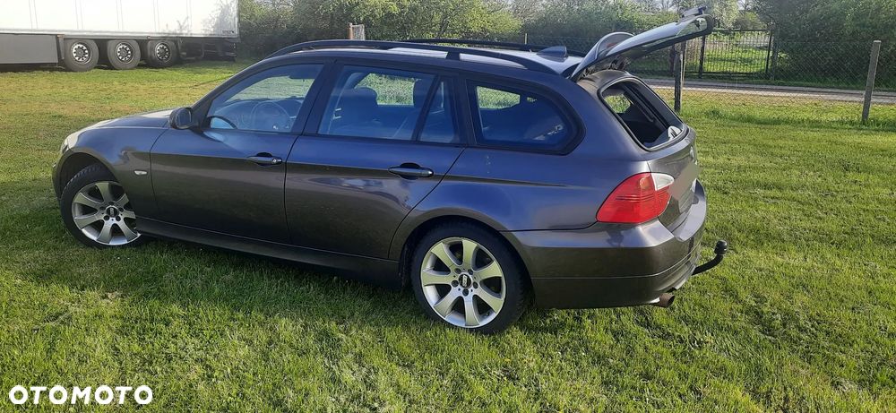 BMW Seria 3 320i - 4