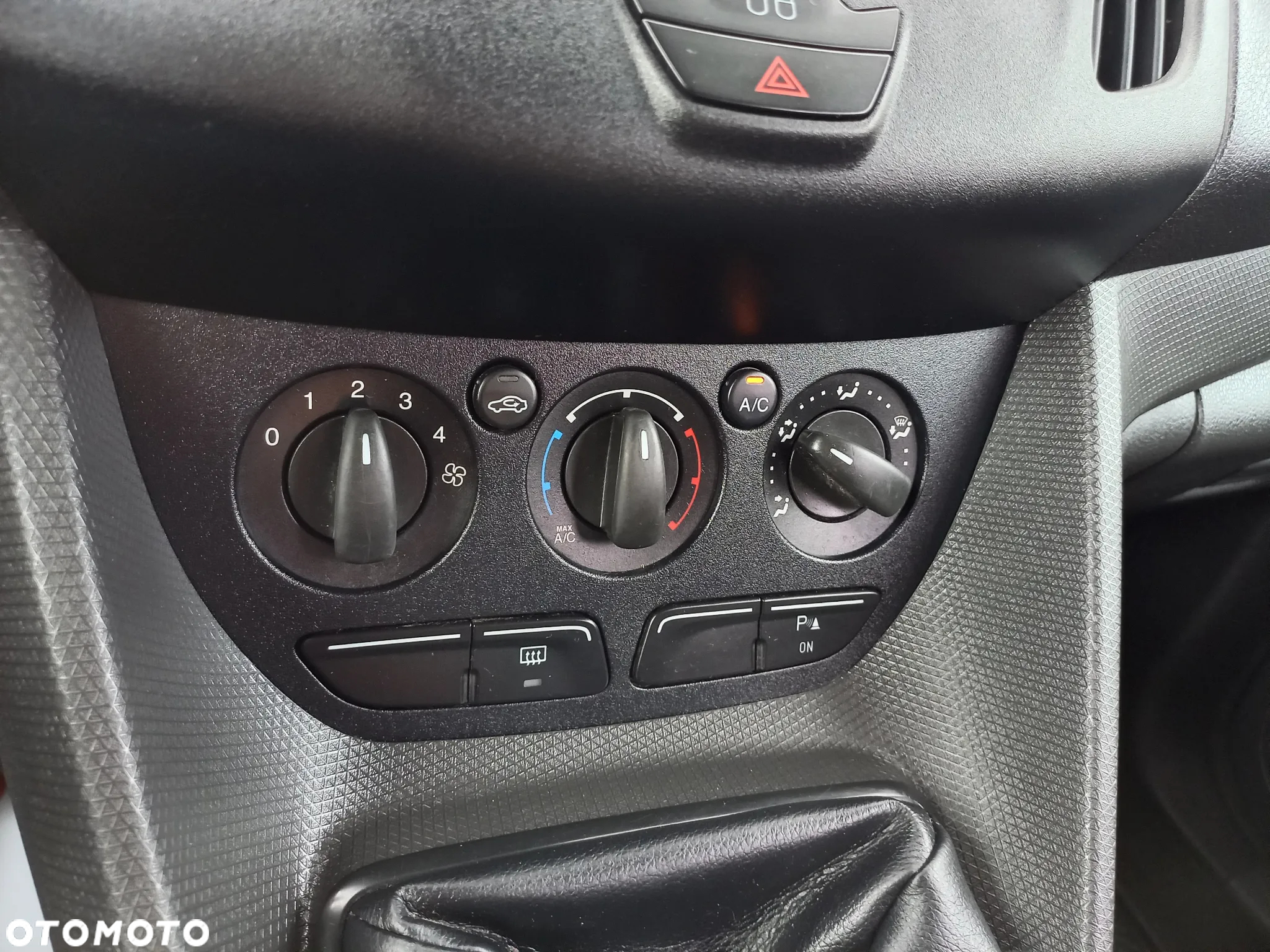 Ford Transit Connect - 23