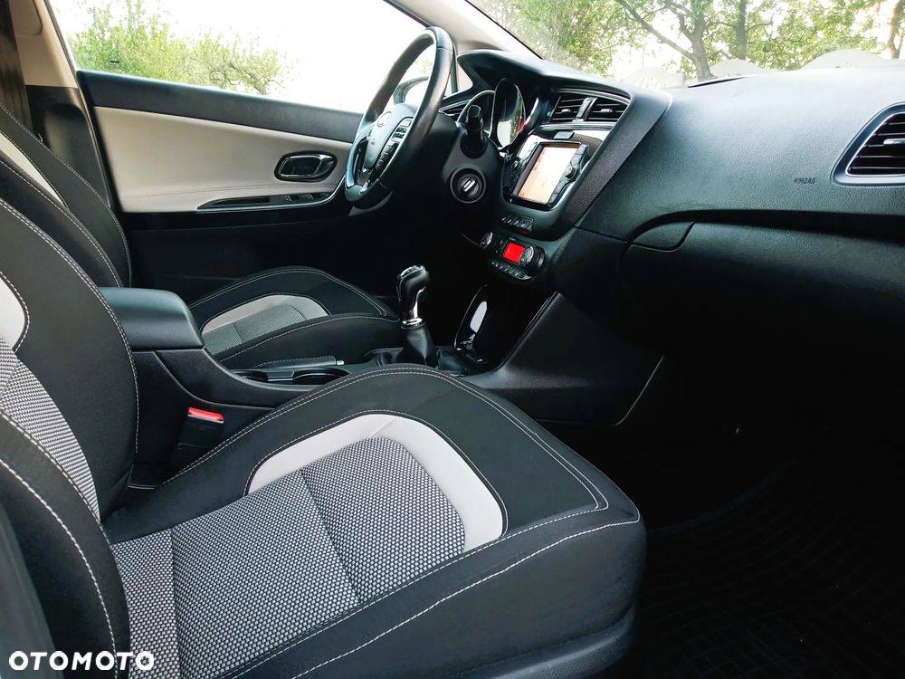 Kia Ceed - 8