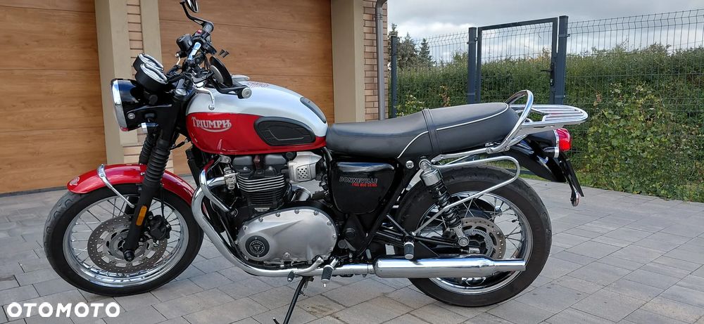 Triumph Bonneville - 1