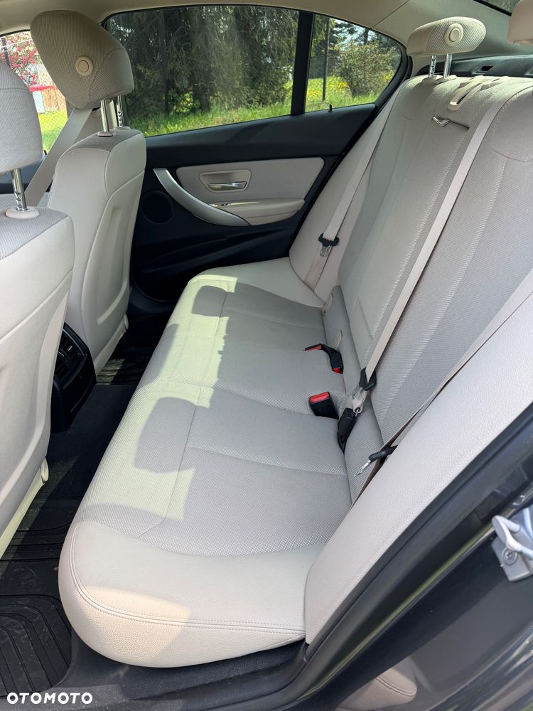 BMW Seria 3 318i Sport Line - 16