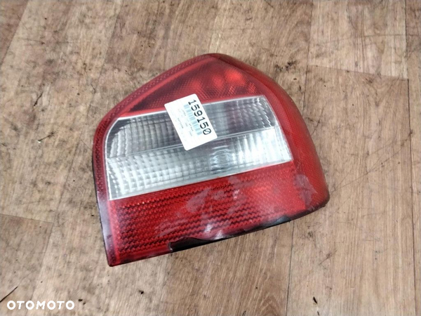 AUDI A3 8L LAMPA TYŁ PRAWA