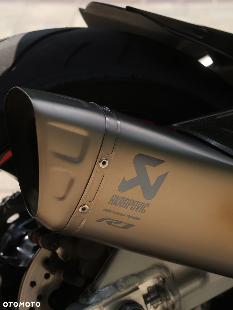 Yamaha R1 - 16