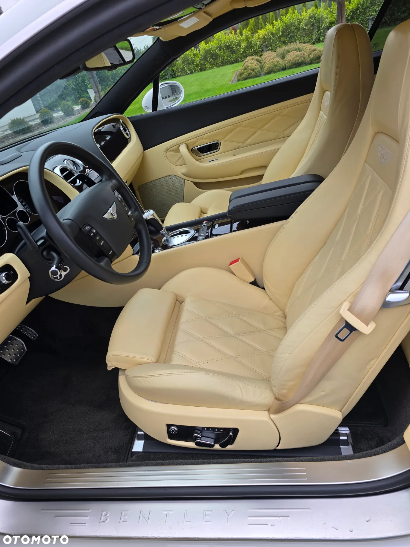 Bentley Continental GT Standard - 10