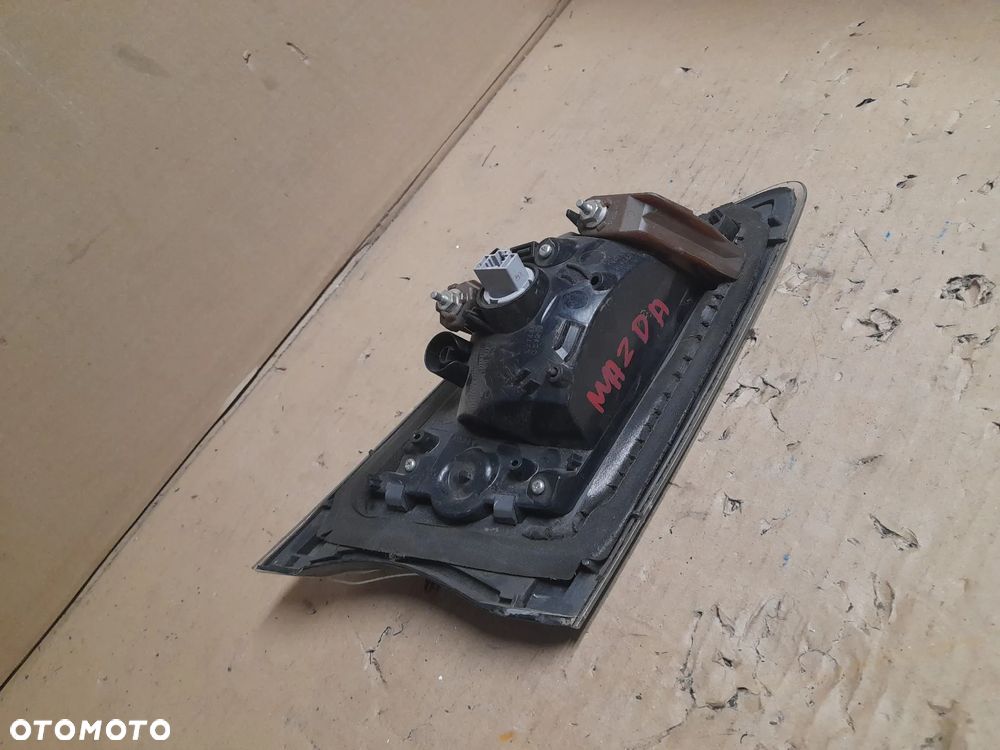 LAMPA TYŁ TYLNA PRAWA W KLAPE MAZDA 3 - 4