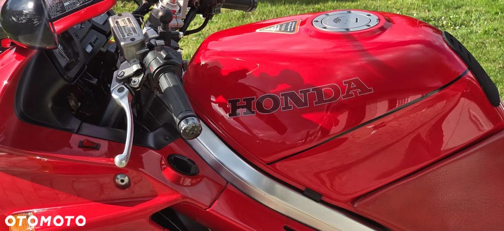 Honda VFR - 32
