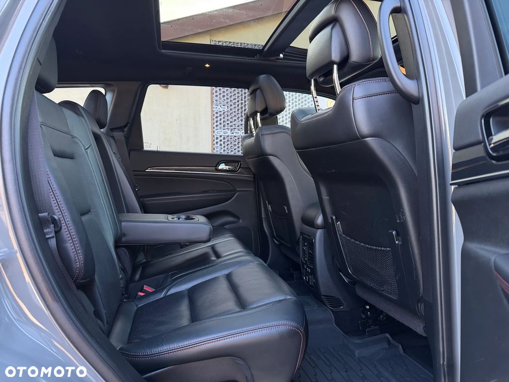Jeep Grand Cherokee - 16