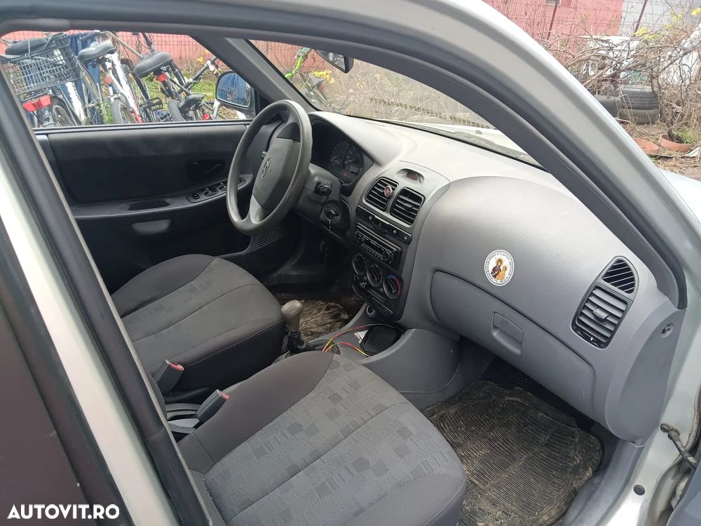 Hyundai Accent LC 1.3 SOHC - 3