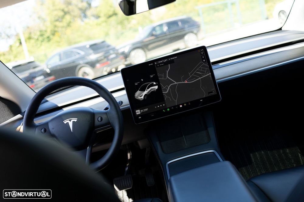 Tesla Model Y Long Range Dual Motor AWD - 23