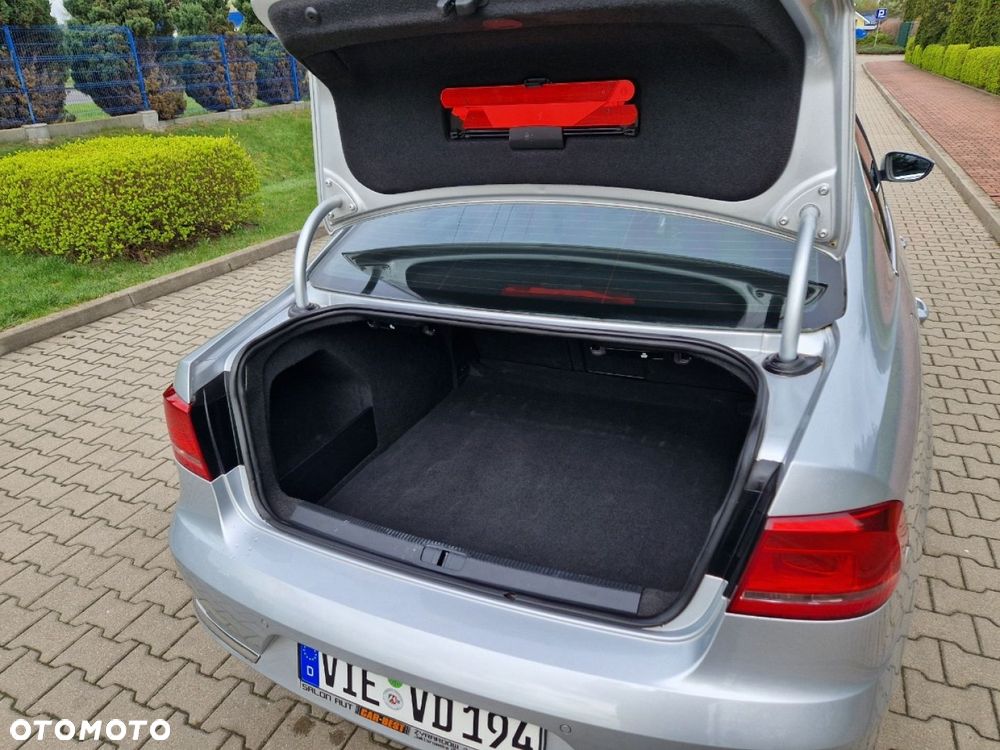 Volkswagen Passat - 15