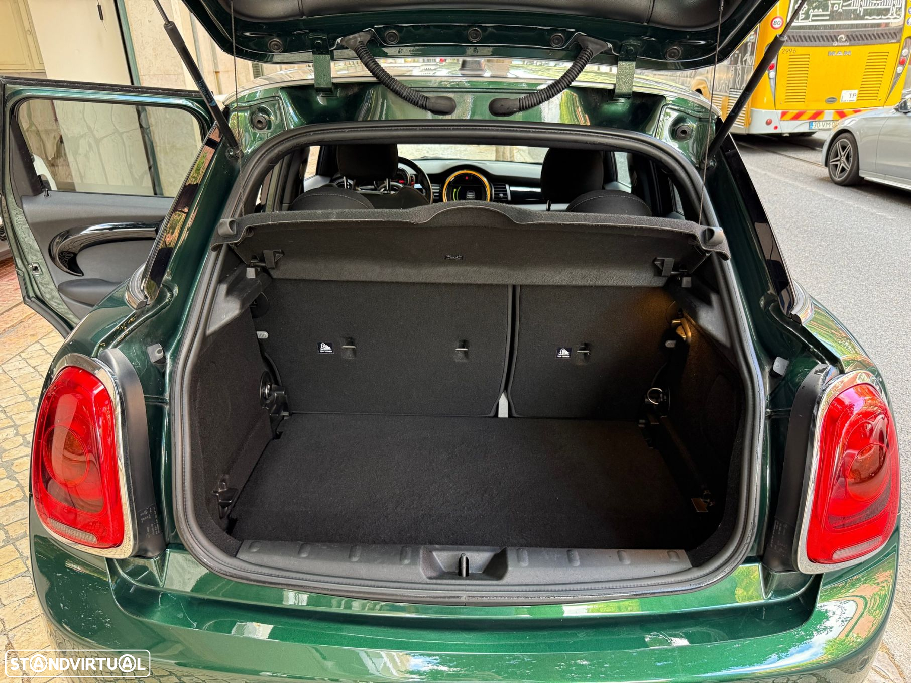MINI 5 Portas Cooper D Auto - 11