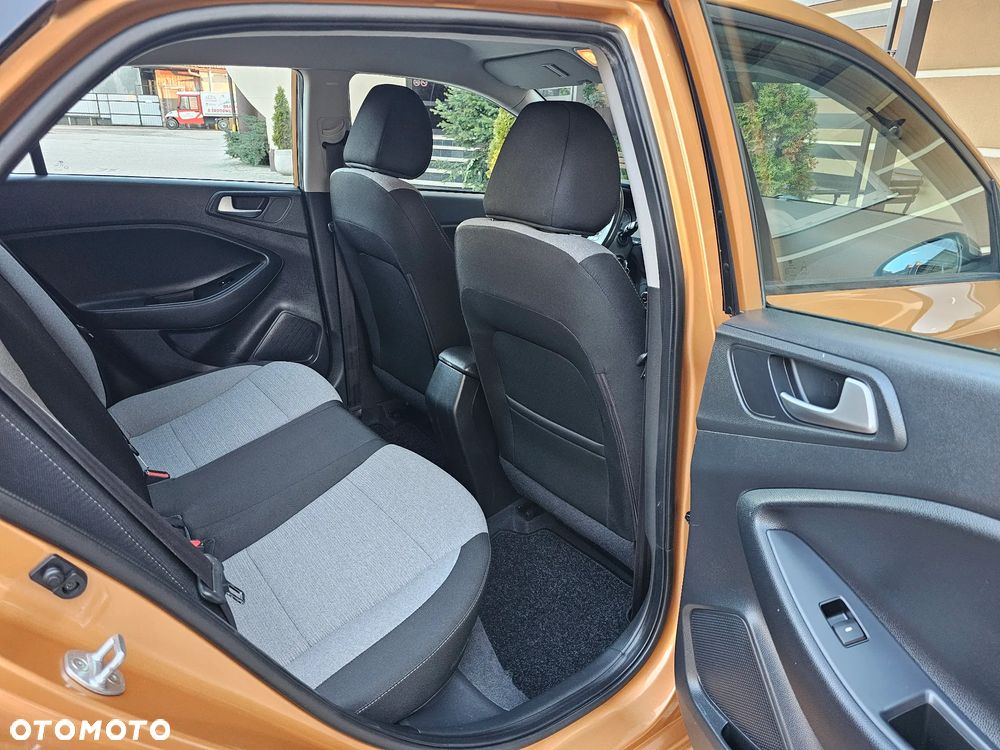 Hyundai i20 1.2 YES Gold - 10