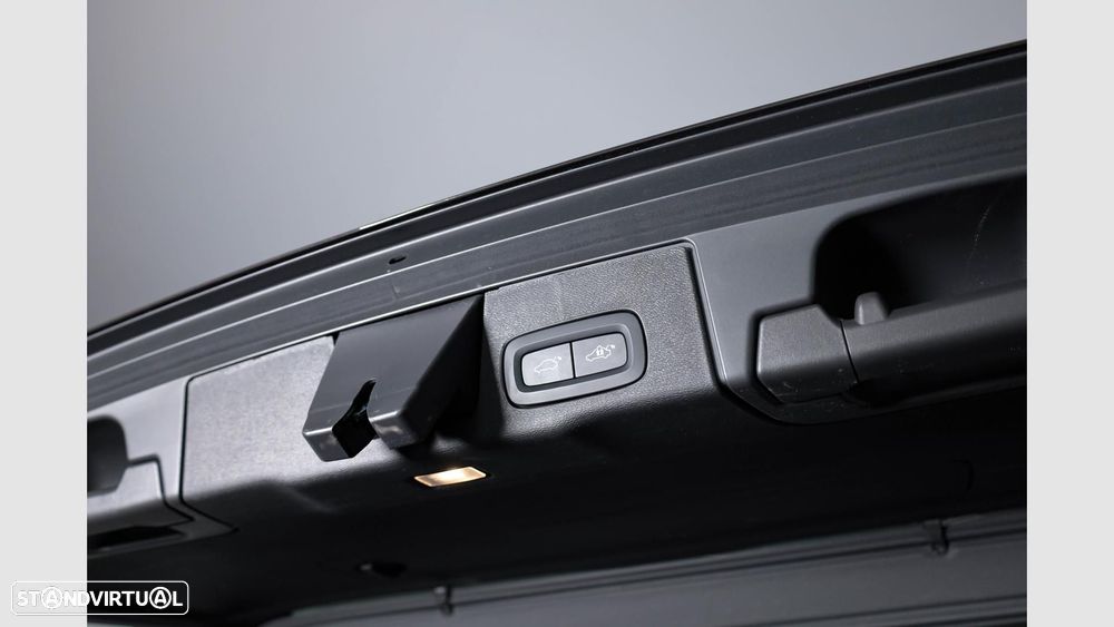 Volvo XC 60 2.0 T6 PHEV Plus Dark — fotografia 20