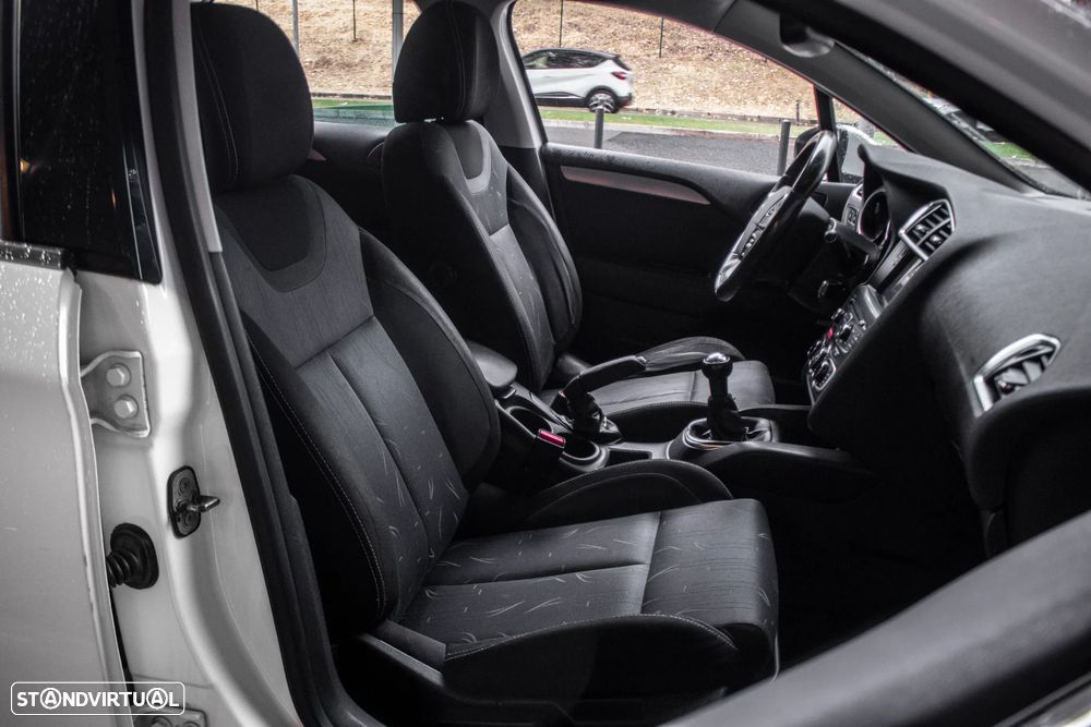 Citroën C4 HDi 90 Attraction - 21