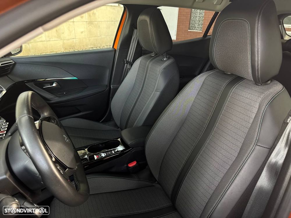 Peugeot e-2008 Allure - 6