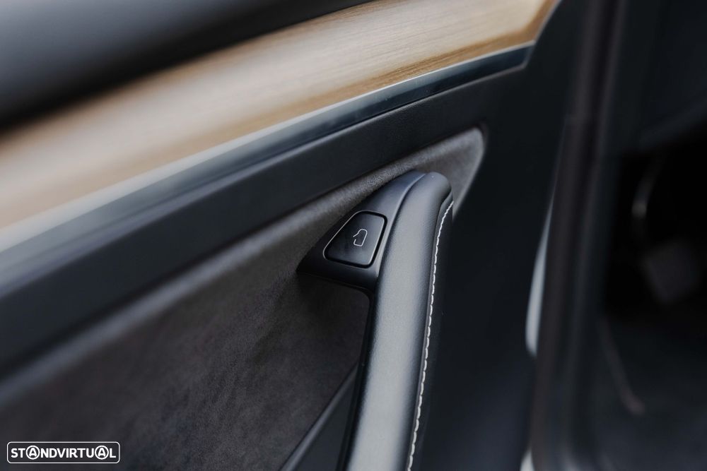 Tesla Model Y Long Range Tração Integral - 14
