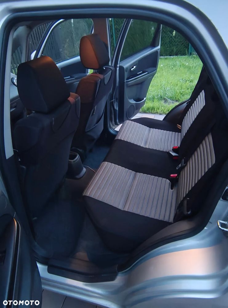 Suzuki SX4 - 8