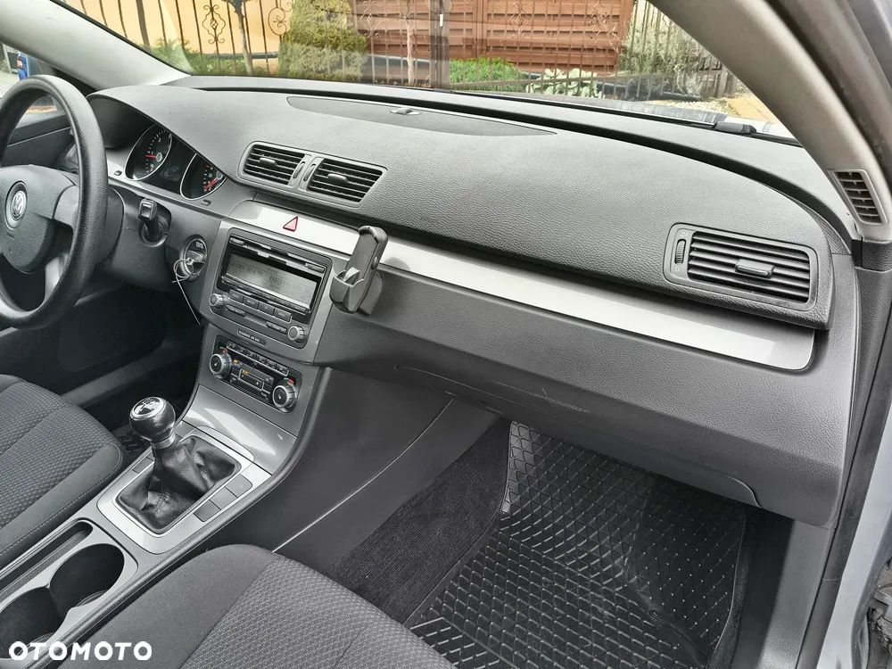 Volkswagen Passat 2.0 TDI DPF Comfortline - 23