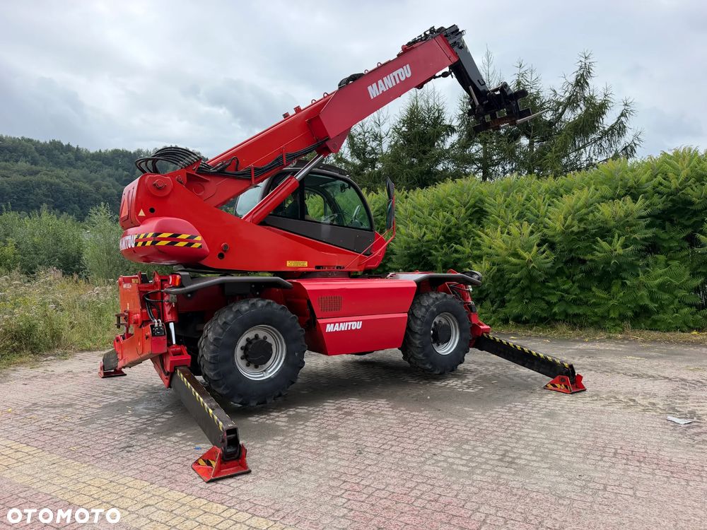 Manitou MRT2150+PRIVILEGE Ładowarka teleskopowa 4x4 ROTO 21metrów. 5 ton udźwig. Bez AdBLUE bez DPF. Maszyna jak Nowa z Norwegii 5300 mtg. 2015 rok. Obrót pełny. Zero luzów wycieków. Zadbana maszyna z Fermy Norweskiej. Silnik 160 Km. AUTEC zdalne sterowanie. Ani deka luzów czy wycieków. Opony jak Nowe. Pełny Oryginał. Niski przebieg. Stabilizatory. Zamki na tłokach. OKAZJA. Jest to model przystosowany do pracy z koszem. - 35